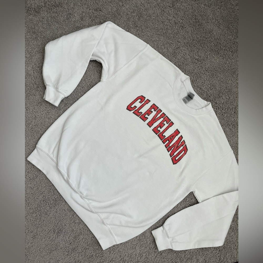 Men’s White “CLEVELAND” Sweatshirt Size M